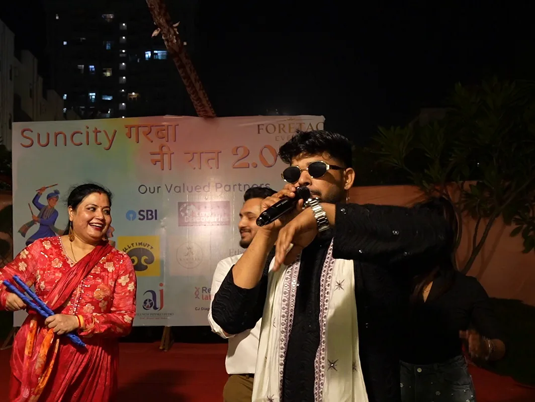 Ashish on the mic on stage at Suncity Garba Ni Raat 2.0